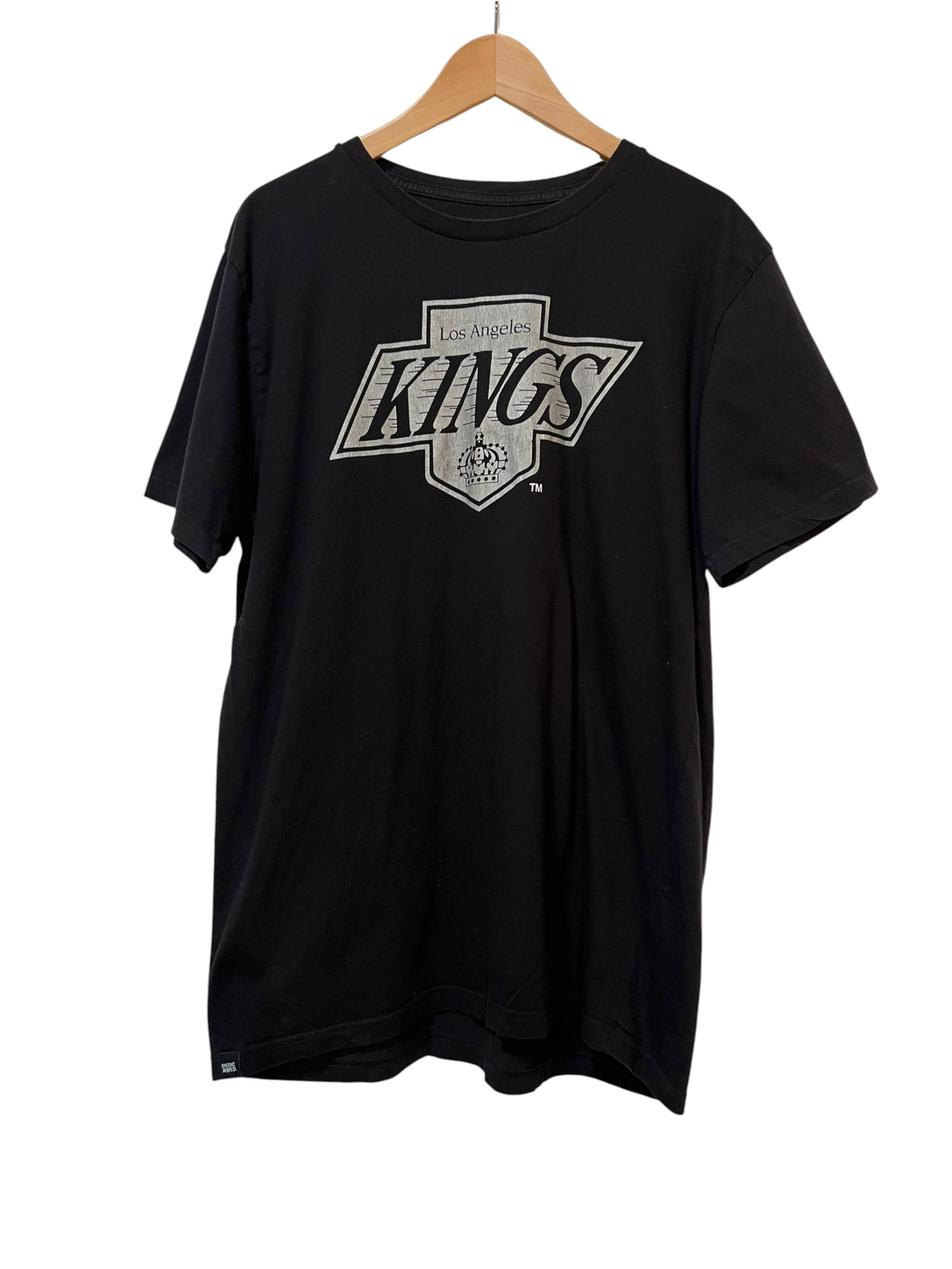 dedicated T-shirt svart LA Kin