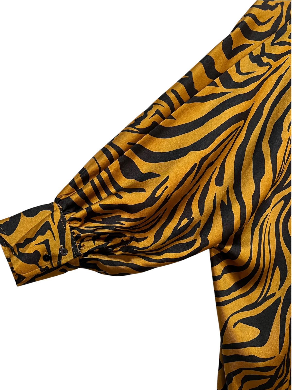 Tigermönstrad klänning