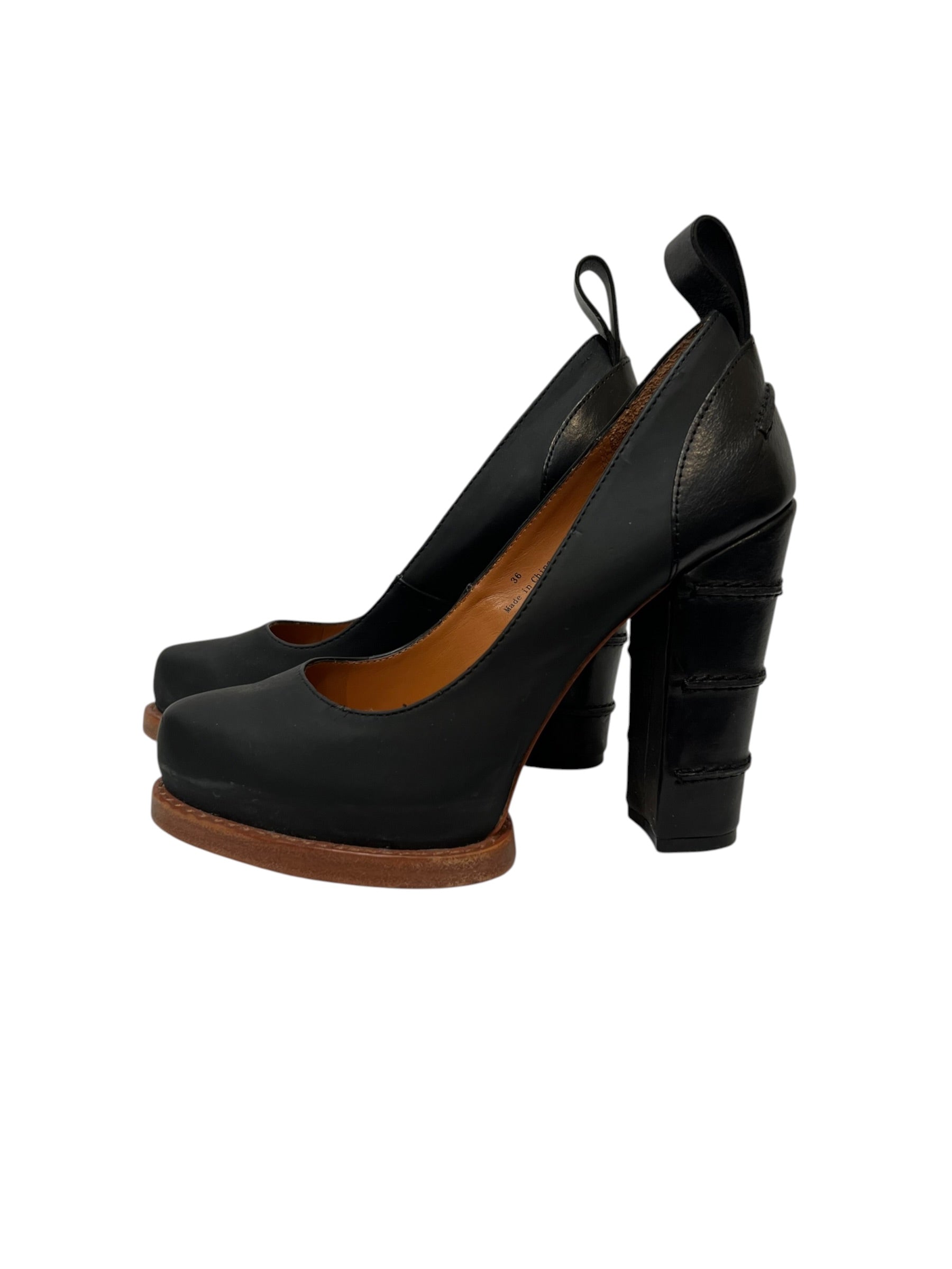 Högklackade pumps