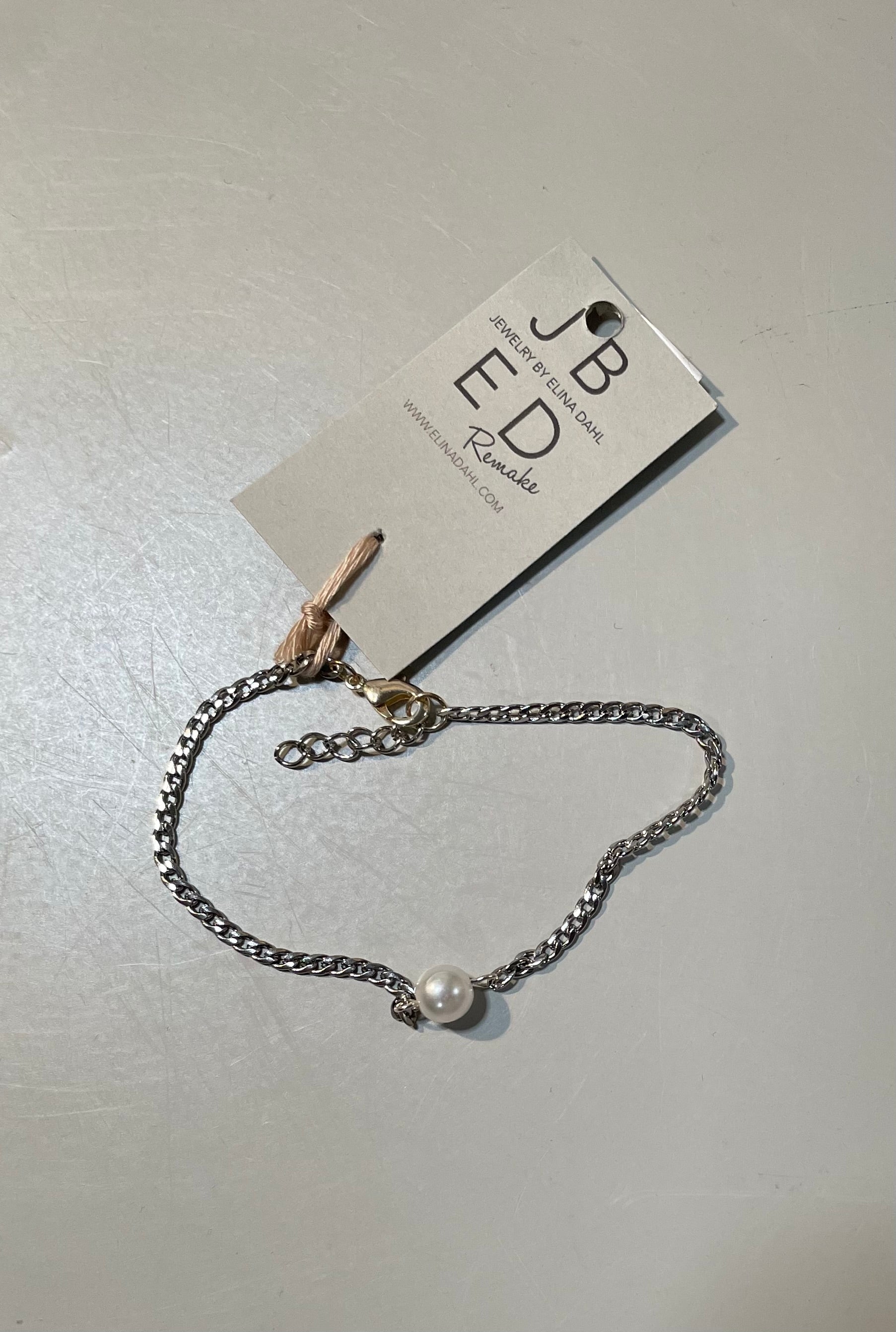 Armband vit pärla