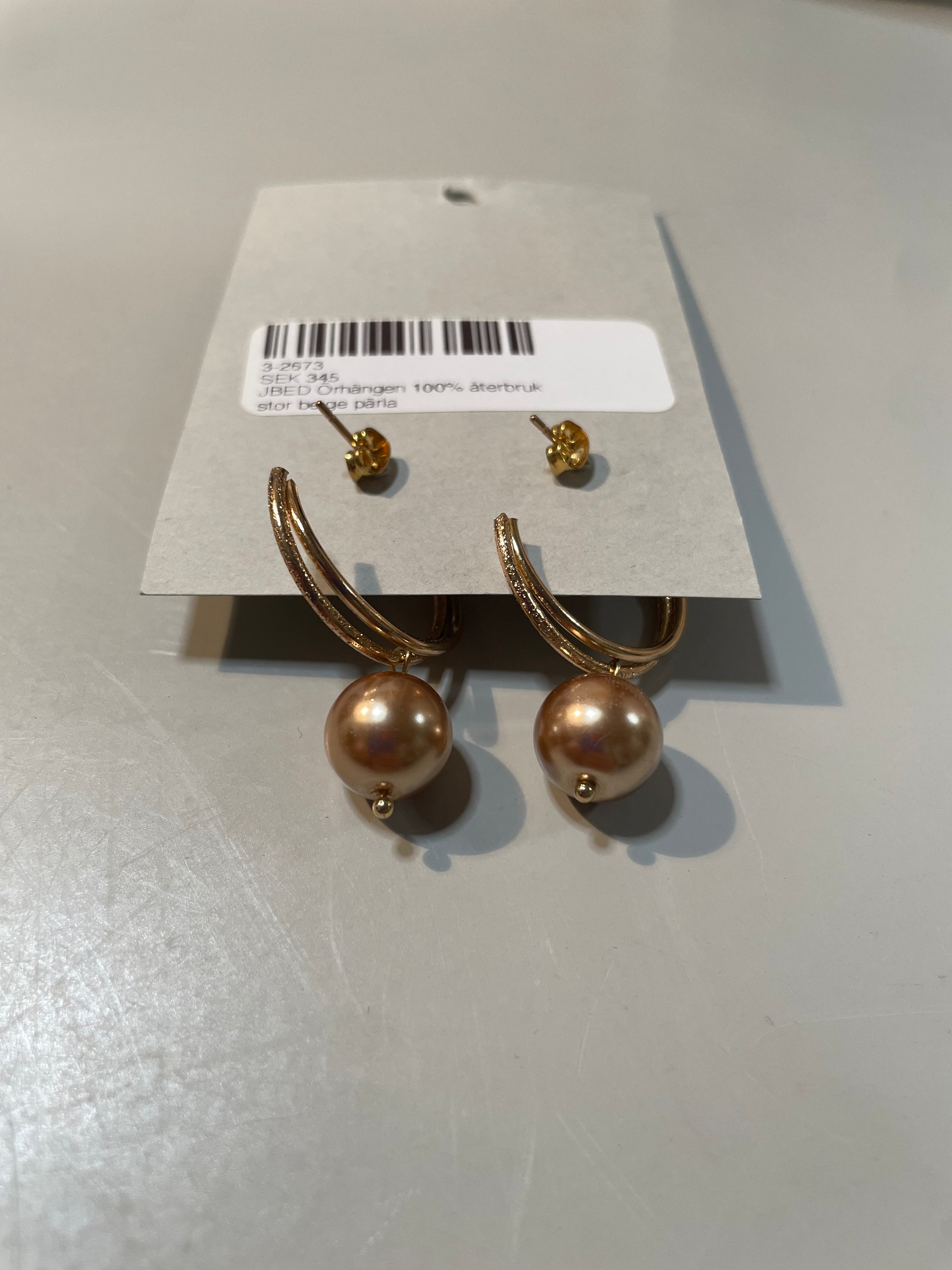 Örhängen beige pärla