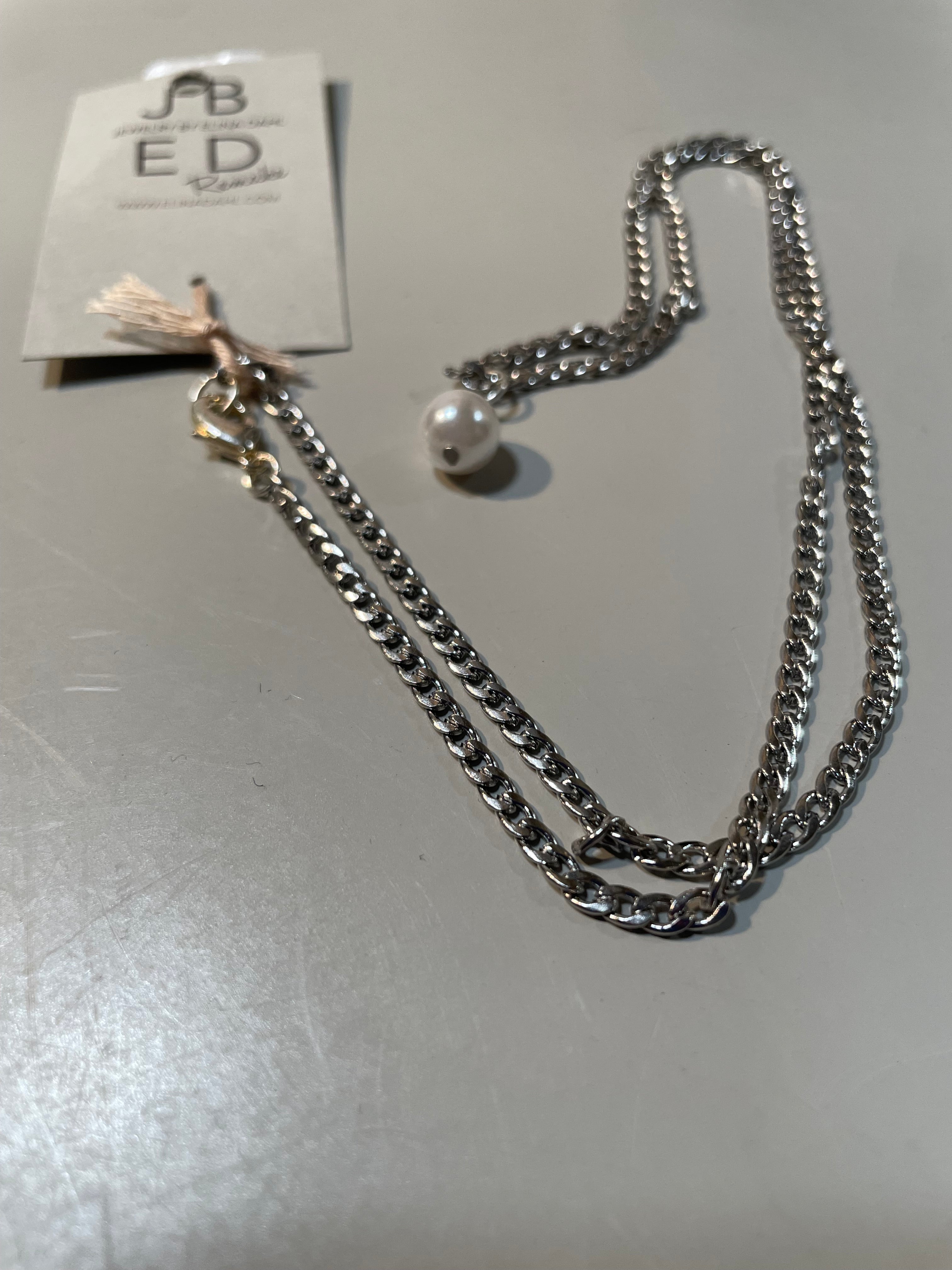 Halsband vit pärla