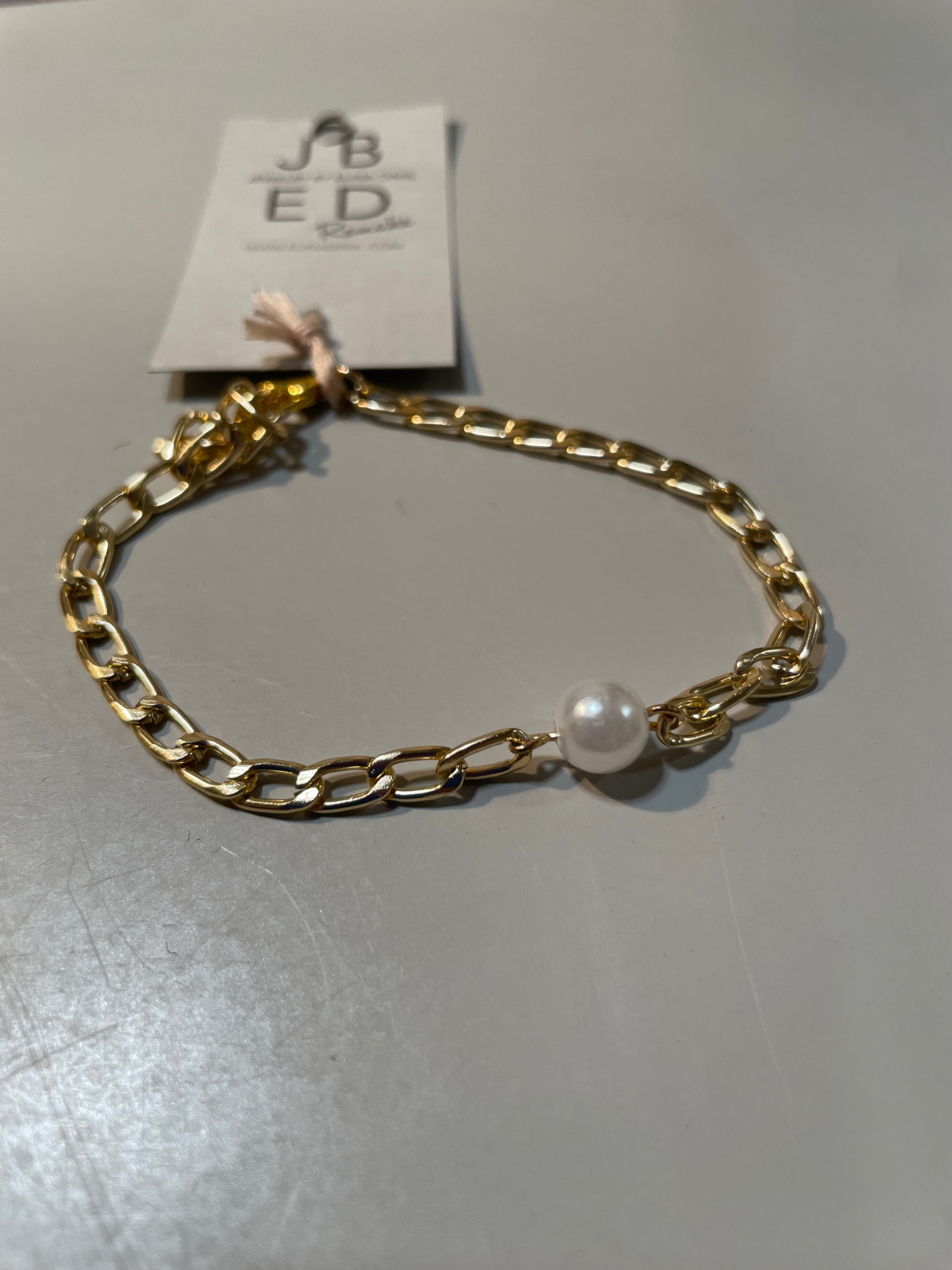 Armband guldigt vit pärla